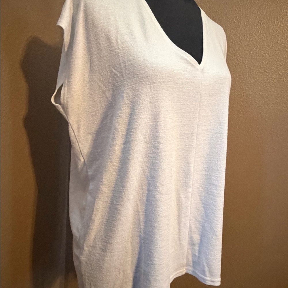 Market & Spruce White V-Neck